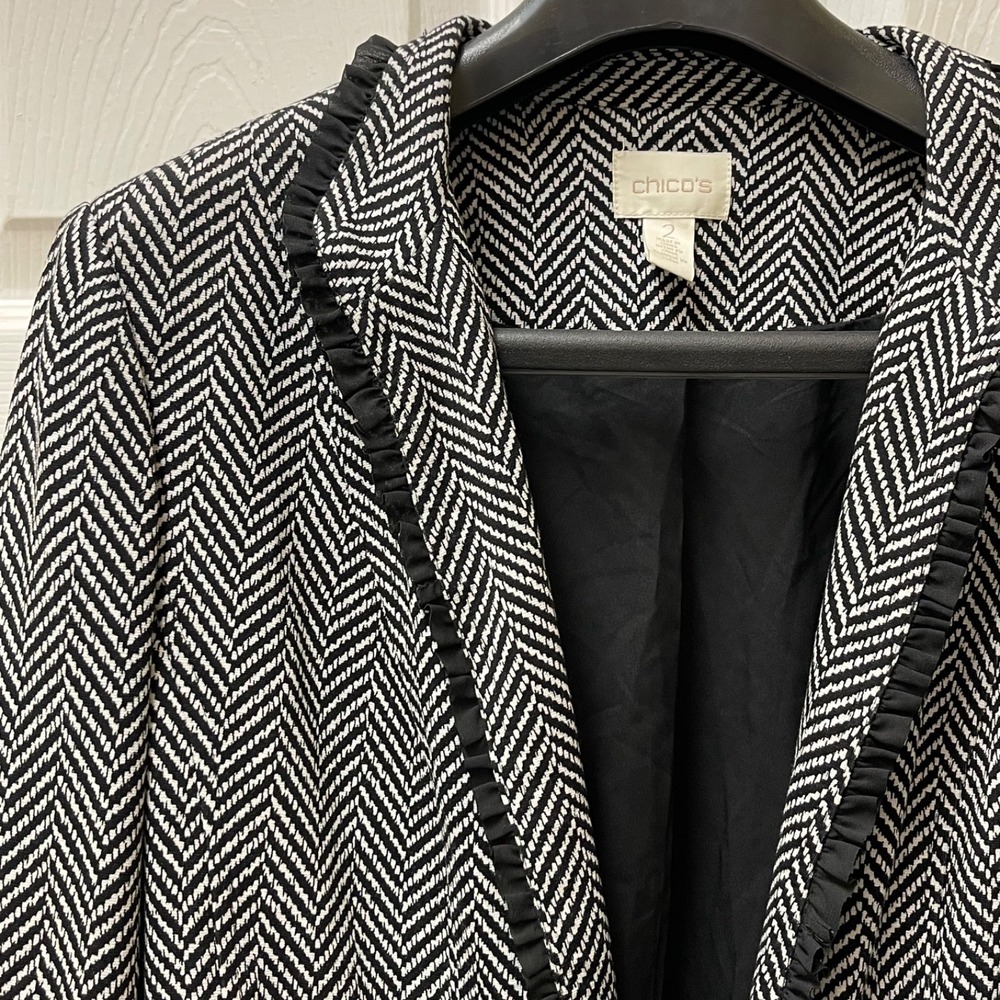 Chico's Women's Size 2 Black White Herringbone Ruffle Trim Jacket Pockets‎ Lined